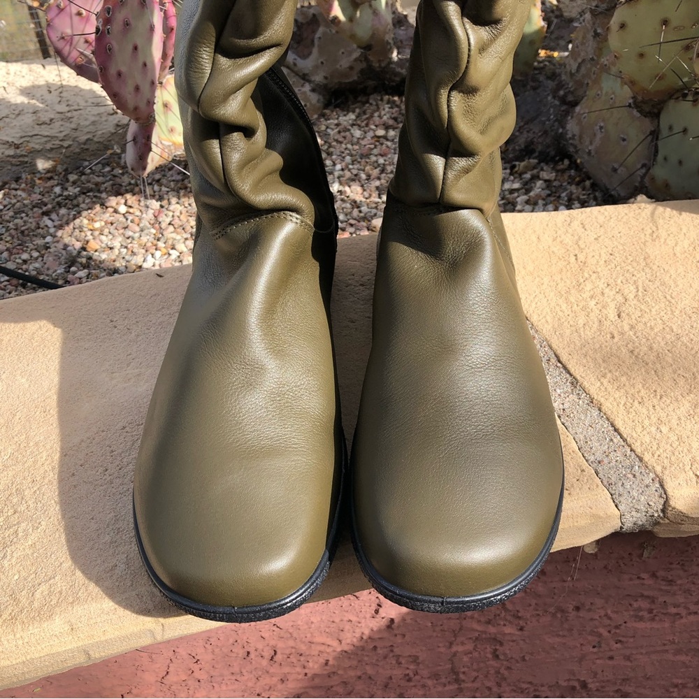NWT Hotter Women’s Size 11M, style Mystery, Loden Green Genuine Leather in Box